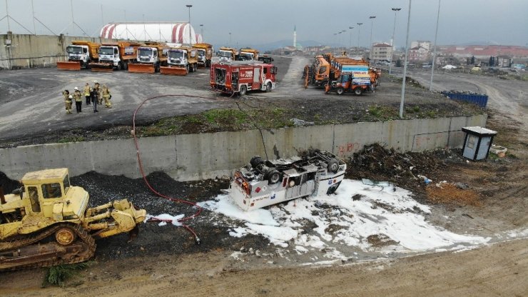 İBB’nin mazot tankeri beş metrelik duvardan aşağıya devrildi, faciadan dönüldü