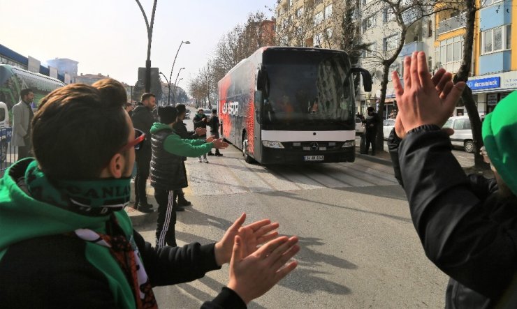 Uşakspor’dan misafir takıma tarhana ikramı