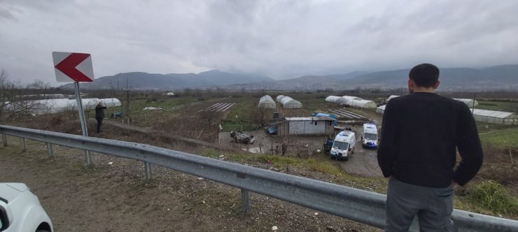 Şarampole uçan araçtan bebekleriyle sağ çıktılar