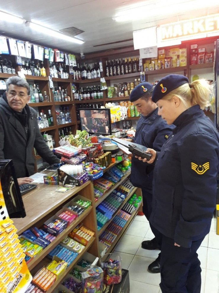 Antalya’da jandarmadan kaçak sigara denetimi