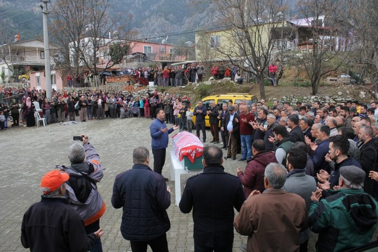 Elif’in söz kesme hayalleri yarım kaldı, duvaklı tabutla defnedildi