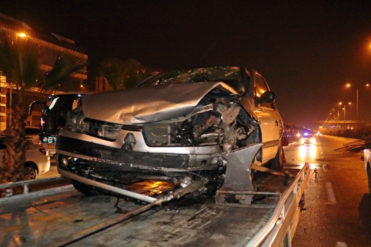 Antalya’da 5 aracın karıştığı zincirleme trafik kazası: 8 yaralı