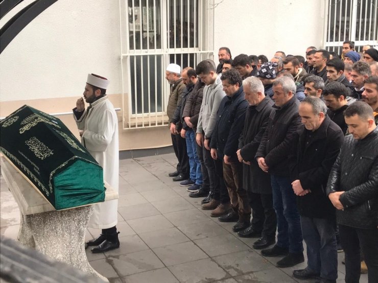 Üniversite öğrencisi genç, madde bağımlısı amcasını defalarca bıçaklayarak öldürdü