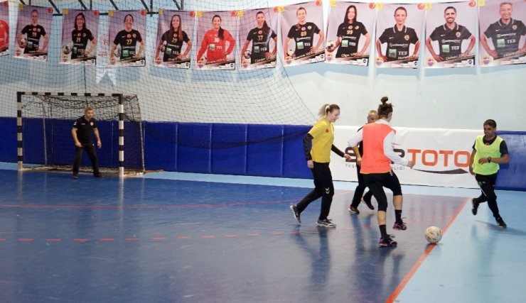 Kastamonu Belediyespor, DVSC Schaeffler maçı hazırlıklarına başladı