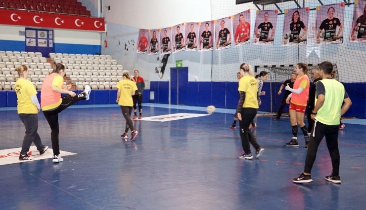 Kastamonu Belediyespor, DVSC Schaeffler maçı hazırlıklarına başladı