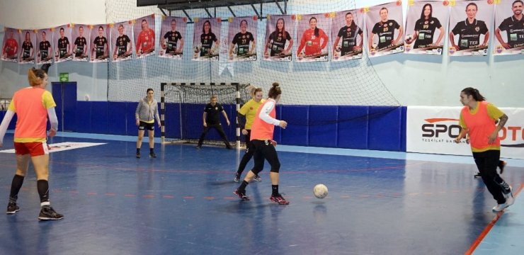 Kastamonu Belediyespor, DVSC Schaeffler maçı hazırlıklarına başladı