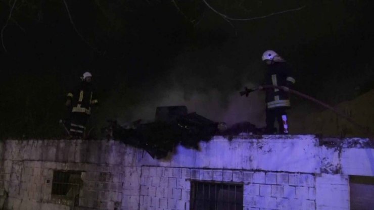 Araçlar yanmaktan son anda kurtuldu