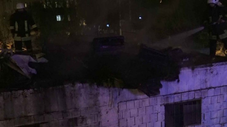 Araçlar yanmaktan son anda kurtuldu