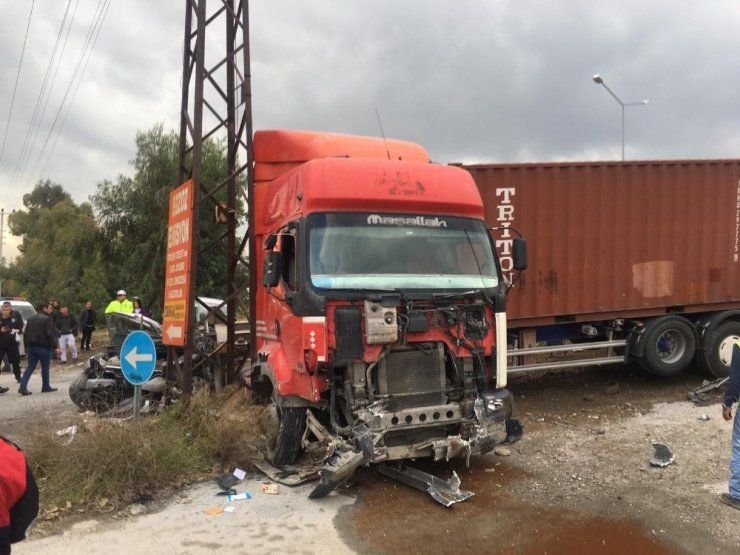 Söke’de tır otomobili biçti; 5 yaralı