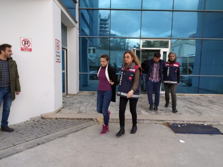 Arkadaşlarının polise yakalandığını duydu, korkup hastane koridorlarında yattı
