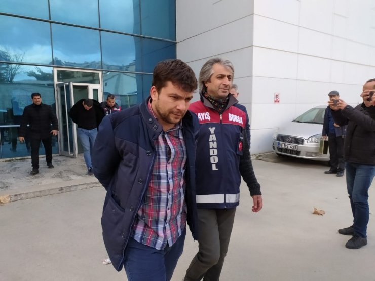 Arkadaşlarının polise yakalandığını duydu, korkup hastane koridorlarında yattı