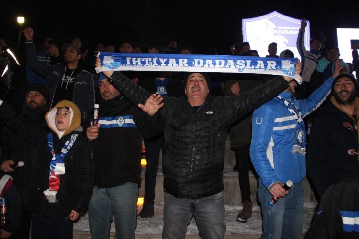 Erzurumspor’un 52. kuruluş yıldönümü meşalelerle kutlandı