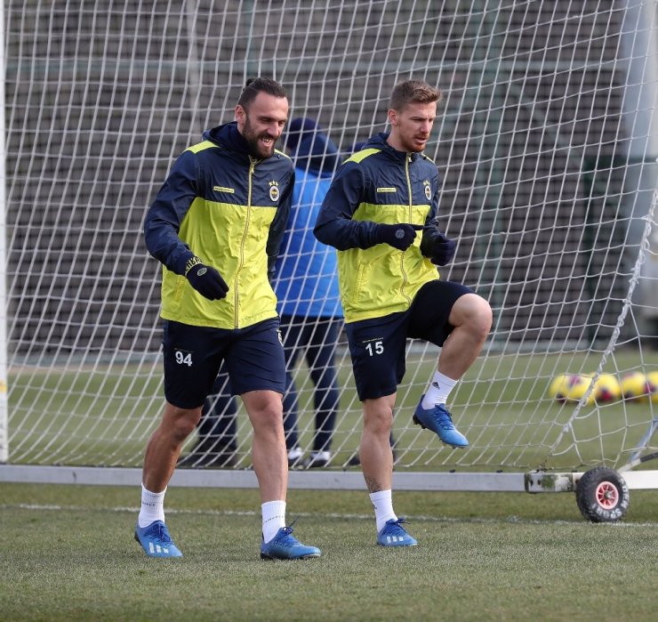 Fenerbahçe, Trabzonspor mesaisini sürdürdü