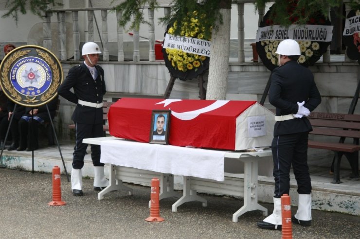Kaza kurşunuyla ölen polis göz yaşlarıyla uğurlandı