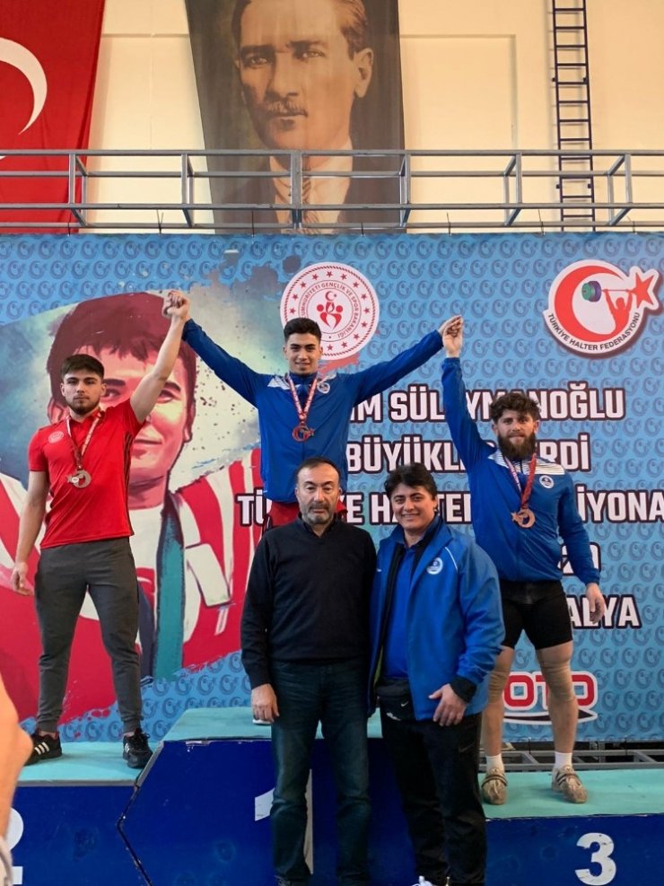 Kağıtsporlu halterciler 4 madalyayla döndü