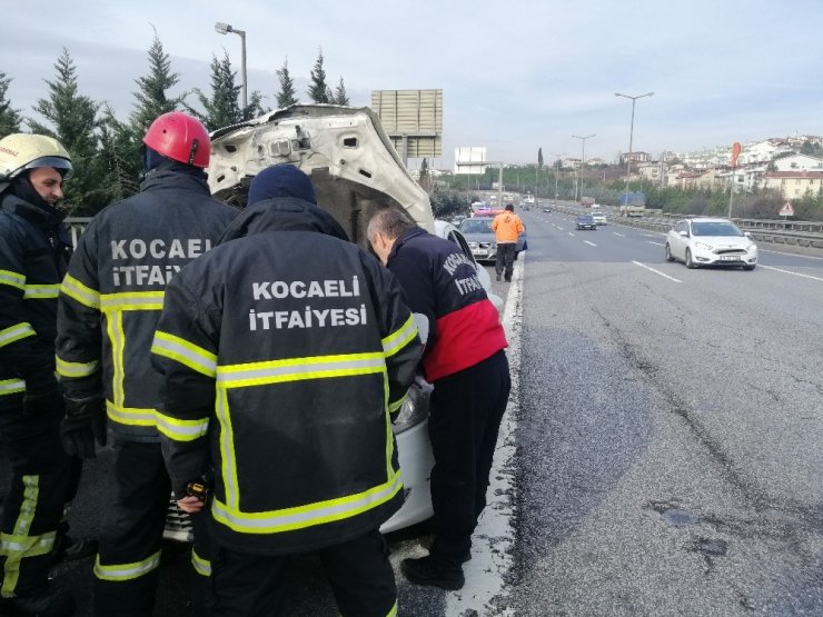 Kaza yapan otomobili küle dönmekten itfaiye kurtardı
