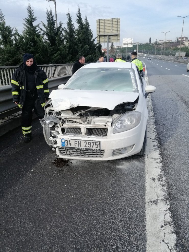 Kaza yapan otomobili küle dönmekten itfaiye kurtardı