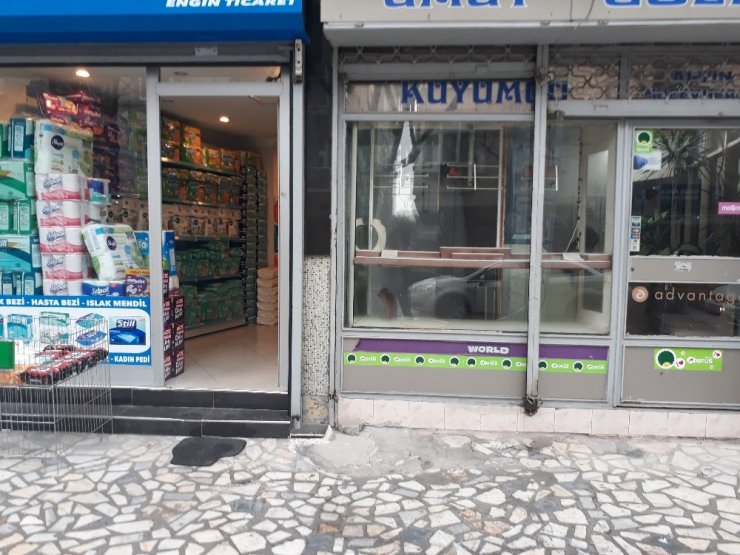 Küçükçekmece’’de kuyumcuda film gibi soygun: 1 trilyonluk vurgun yapıp kaçtılar