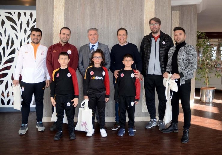 Kuşadası Belediyesi’nden Galatasaray kampına ziyaret