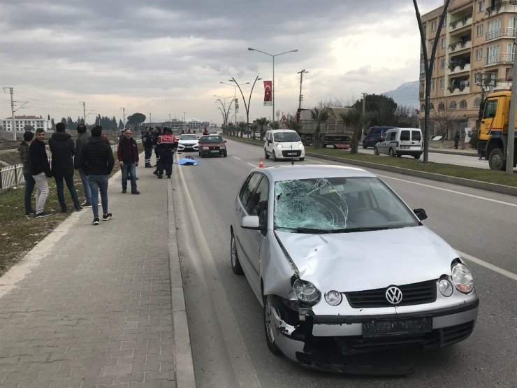 Otomobilin çarptığı 14 yaşındaki çocuk hayatını kaybetti
