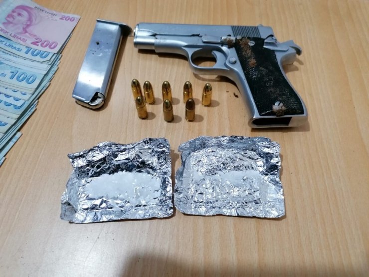 Şüpheli hareketler sergiledi, üzerinden uyuşturucu çıktı