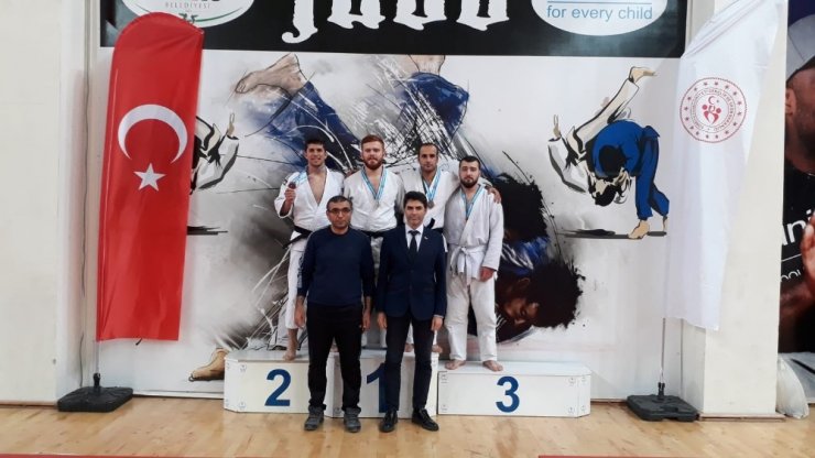İlçe Milli Eğitim Müdürlüğü personelinden sportif başarı