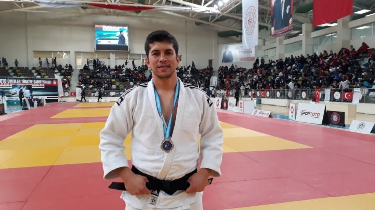İlçe Milli Eğitim Müdürlüğü personelinden sportif başarı