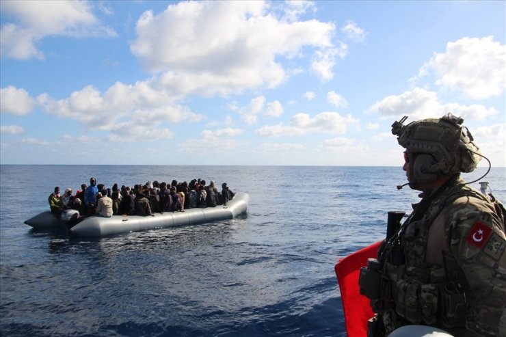 TCG Gaziantep Orta Akdeniz’de 30 düzensiz göçmen tespit etti