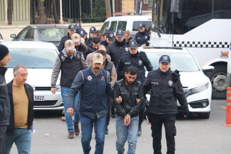 Şanlıurfa’da bombalı araç ile ilgili gözaltına alınan 11 zanlı adliyede