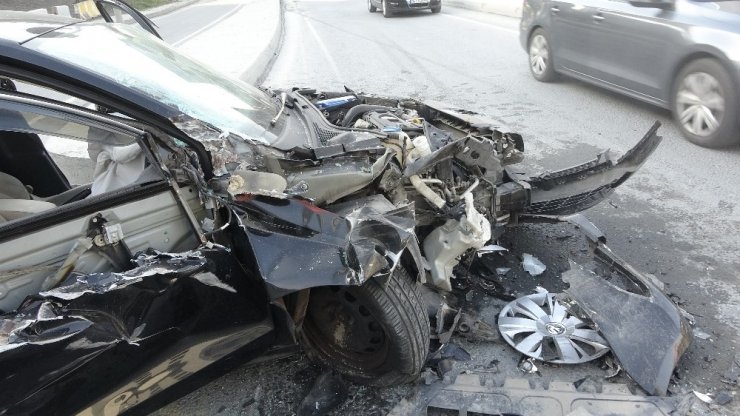 Sarıyer’de kontrolden çıkan araç trafiği birbirine kattı