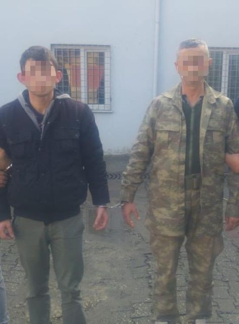 Askeriyeden 2 ton demir çalarken yakalandılar