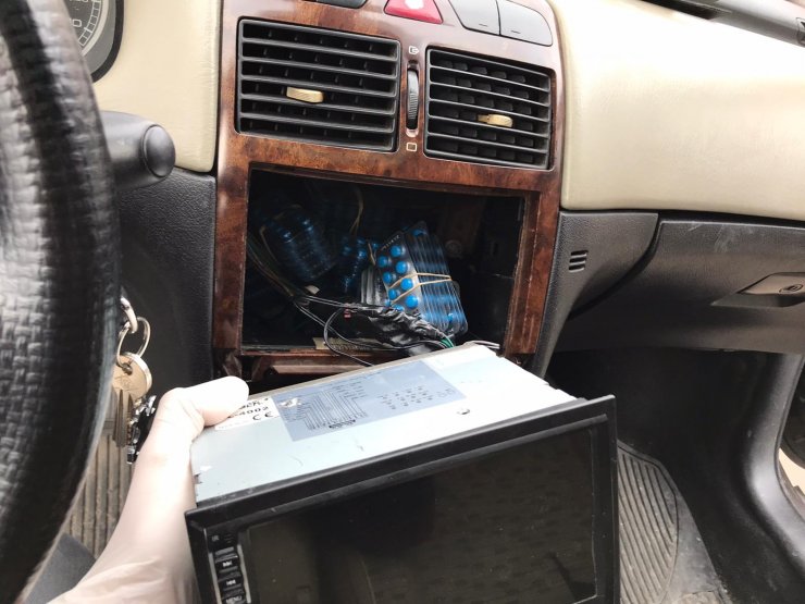 Teyp arkasına gizlenmiş sentetik hap sevkiyatı jandarmaya takıldı