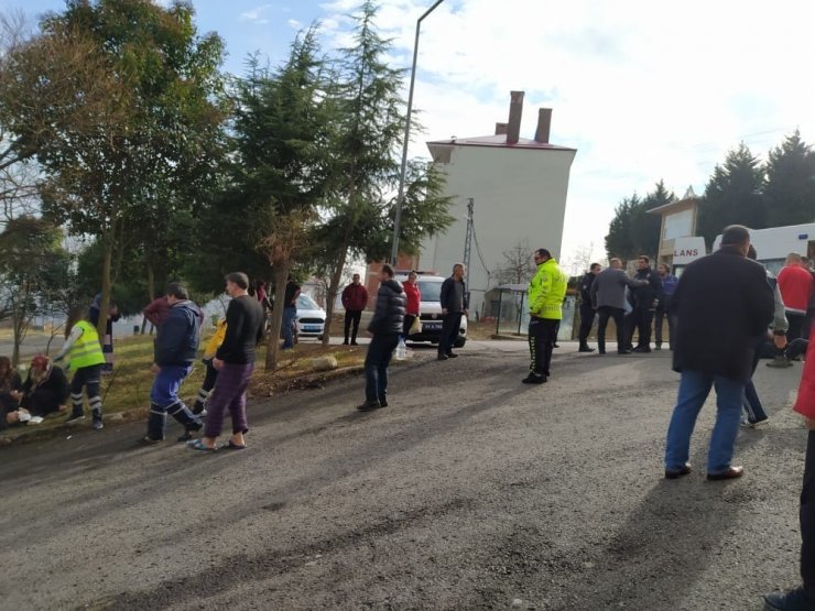 Freni boşalan yolcu minibüsü faciaya yol açıyordu: minibüsten atlayarak kurtuldular