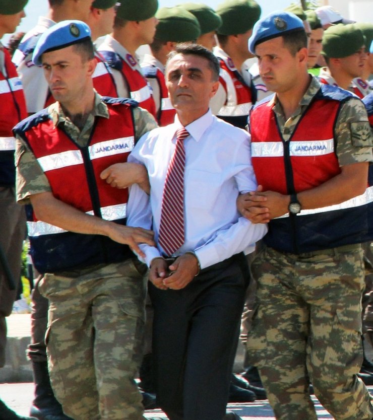 Suikast timi ‘yağma’dan yargılanacak