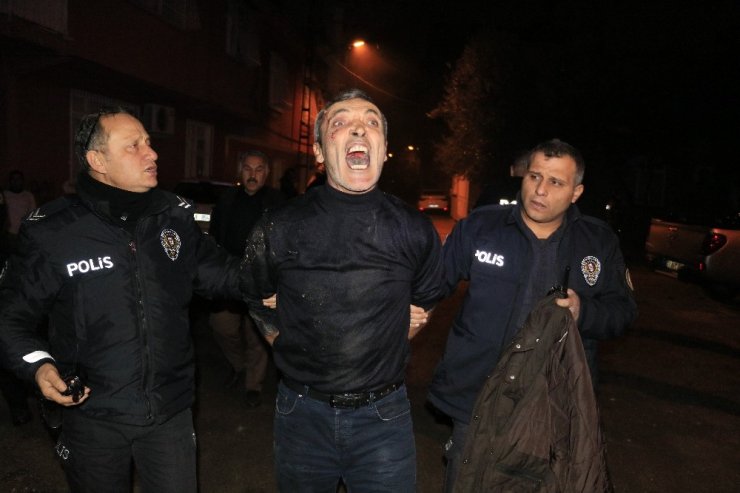 Sokak ortasında karısını dövdü sonra evlerini ateşe verdi