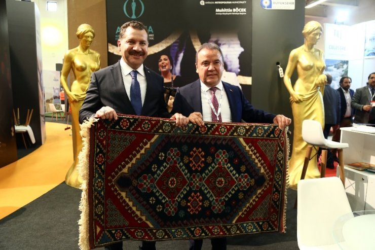 Başkan Böcek EMITT Fuarı’nda: "Rotaları Antalya’ya çevireceğiz"