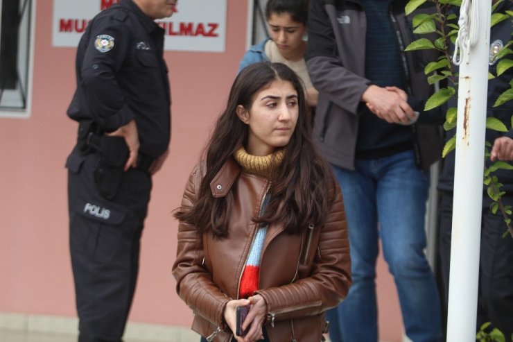 Antalya’da lise öğrencisine kapkaç şoku