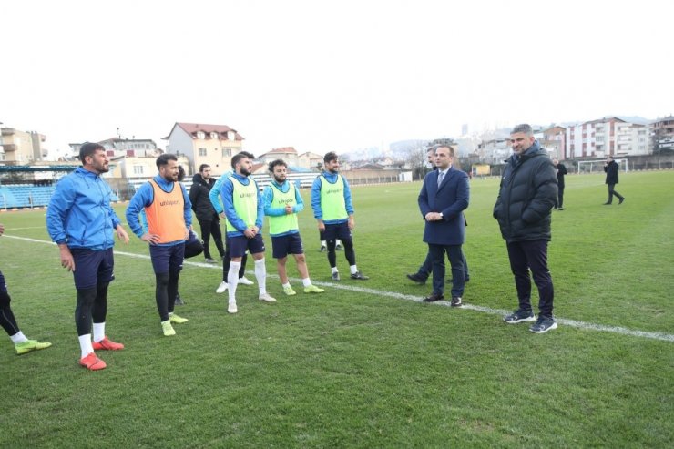 Başkan Kibar, futbolcuları tebrik etti