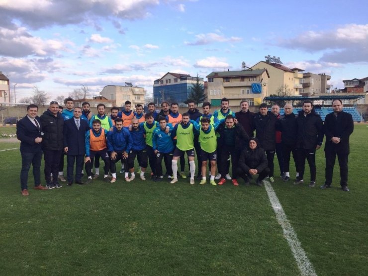 Başkan Kibar, futbolcuları tebrik etti