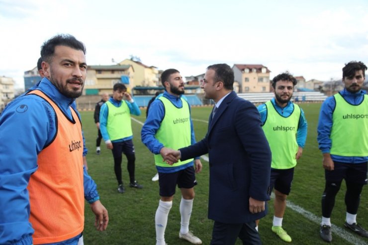 Başkan Kibar, futbolcuları tebrik etti