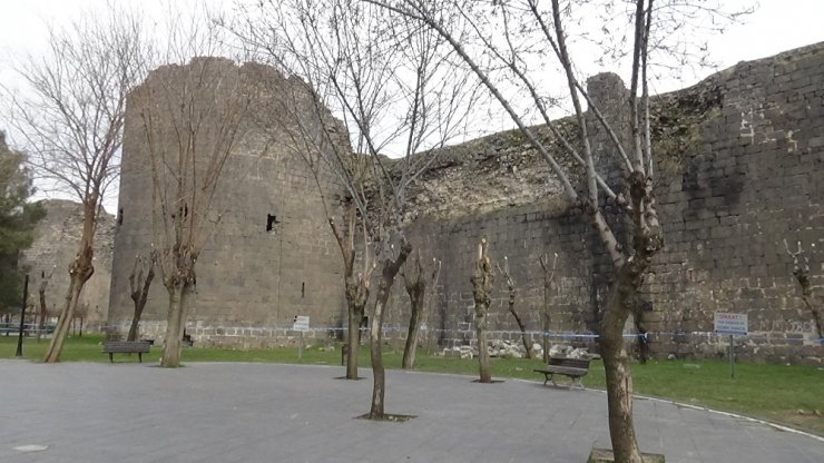 Elazığ depremi, UNESCO Dünya Mirası Listesi’nde bulunan surları da etkiledi