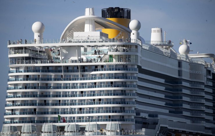 İtalya'da yeni tip koronavirüs şüphesiyle yolcu gemisi karantinaya alındı