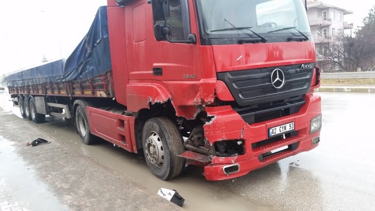 Konya’da tır otomobille çarpıştı: 1 yaralı