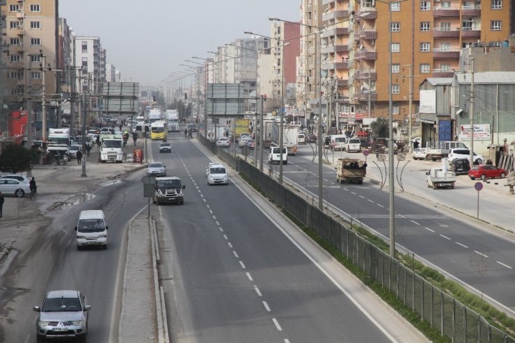 Ölümlü kazaların yaşandığı çevre yolunda çitlere zarar veren şahıs kameralara yakalandı