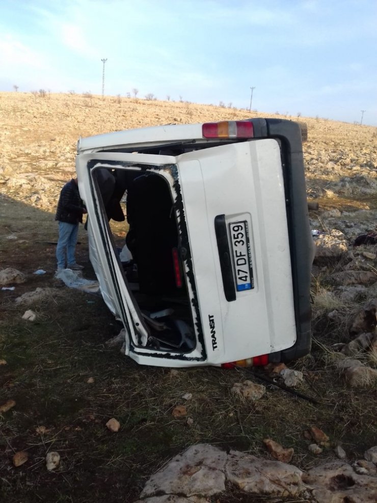 Araçta sıkışan sürücüyü itfaiye kurtardı