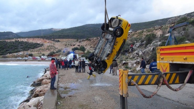 Mersin’de otomobil denize düştü: 1 ölü