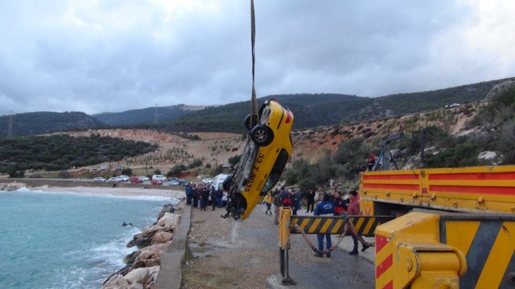 Mersin’de otomobil denize düştü: 1 ölü