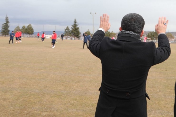 Başkan Arı, Nevşehir Belediyespor antrenmanını izledi