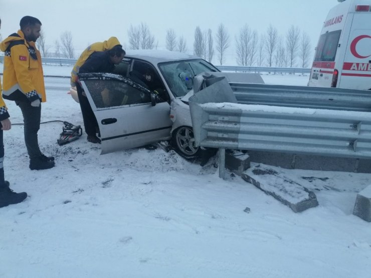 Muradiye’de trafik kazası; 4 yaralı