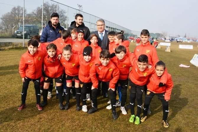 Yunusemre 4. Geleneksel Minikler Futbol Turnuvası sona erdi